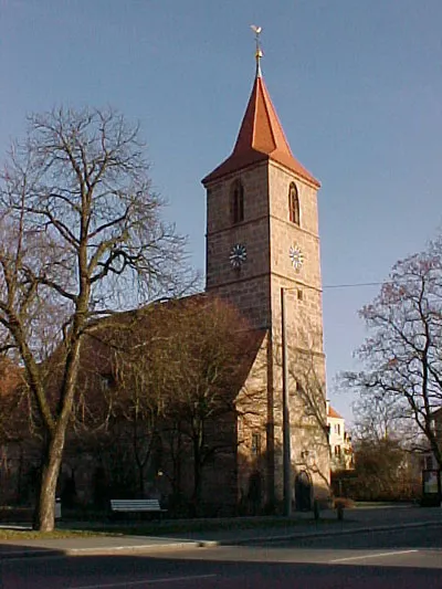 Ansicht der Johanneskirche an einem sonnigen Wintertag